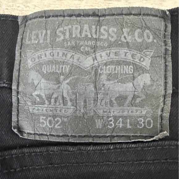 Levi's Men’s Black 502 Straight Jeans with Red Tab - Picture 4 of 5